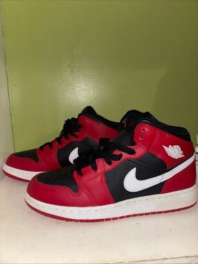 Authentic Nike Air Jordan 1 Mid - Black, Red & White size5.5 New